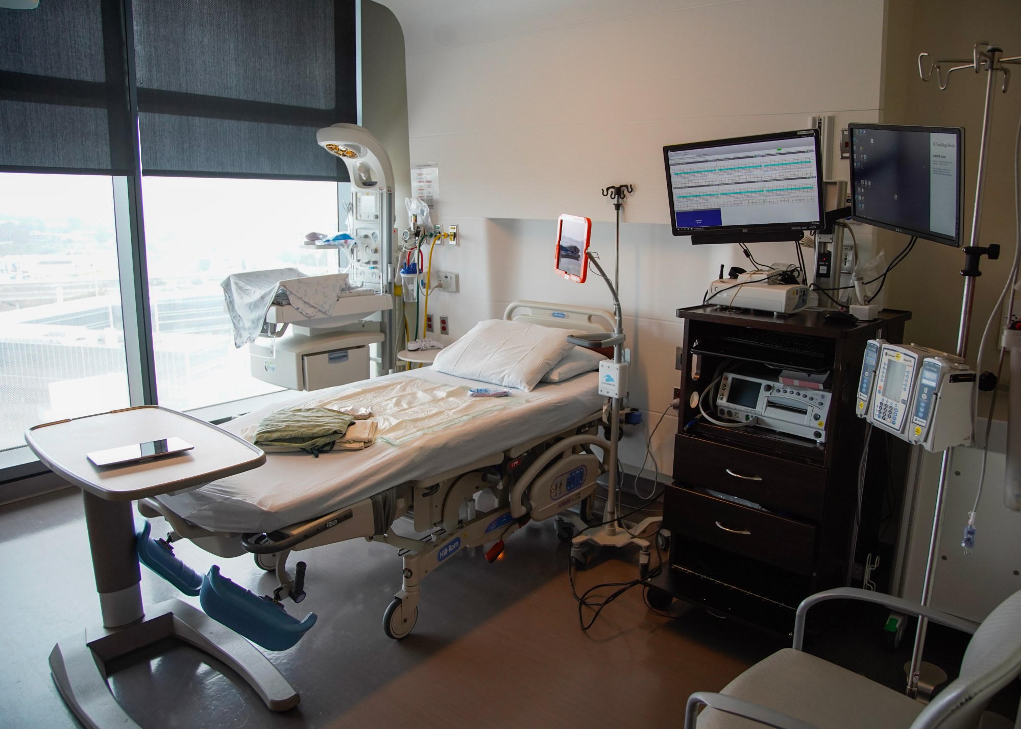 Inside a maternity room the Rady Women and Infants Pavilion at UCSD Jacobs Medical Center in La Jolla on Monday, July 31, 2023 in San Diego, California. (Alejandro Tamayo / The San Diego Union-Tribune)
